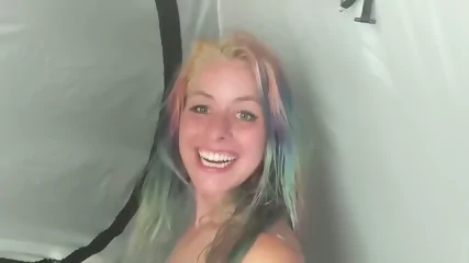 Fucking two lesbians in a tent at music festival - Vidéo premium HD - Amateur | Skiny Miss