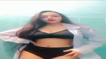Sexy Petite Glasses Girl Showing & Teasing Her Lover - Vidéo premium HD - Teen | Skiny Miss