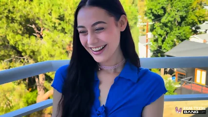 Public Exposure & Raw Doggy Fuck - Porno Lesbienne en HD | Jeux de Rue